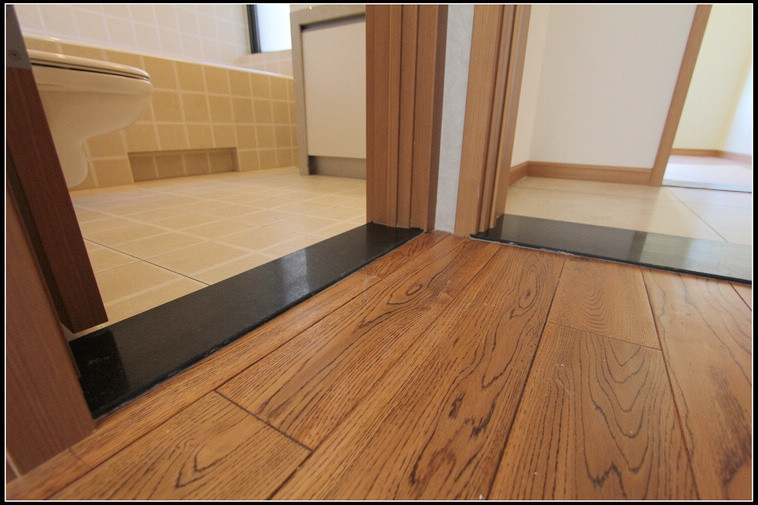 地板.jpg 地板.jpg